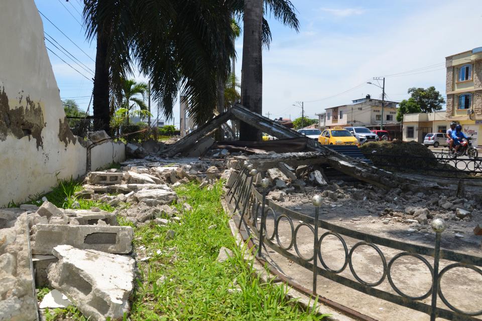 View of debris after an earthquake in the city of Machala, Ecuador on March 18, 2023. - Four dead in southern Ecuador and damage to buildings after an earthquake with an epicenter in that country, which reached its neighbor Peru, according to a preliminary balance of authorities. The earthquake of magnitude 6.5 in Ecuador and 7.0 in Peru was recorded at 12:12 local time (17:12 GMT) in the Ecuadorian municipality of Balao, about 140 kilometers from the port of Guayaquil, and at a depth of 44 kilometers, authorities reported. (Photo by Gleen Suarez / AFP) (Photo by GLEEN SUAREZ/AFP via Getty Images)