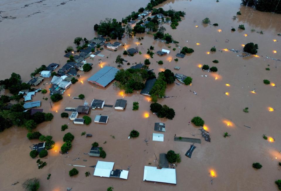巴西南大河州近日遭暴雨襲擊，已造成56人死亡，州內4座水庫岌岌可危。路透社
