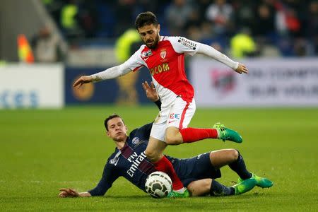 Soccer Football - AS Monaco v Paris Saint Germain - French Ligue cup final - Stade de Lyon - Decines, France - 1/4/2017 - Bernardo Silva of AS Monaco avoids tackle by Julian Draxler of Paris Saint Germain. REUTERS/Robert Pratta