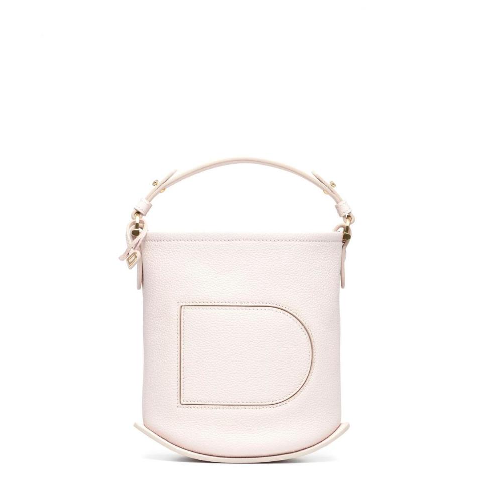 絲緞粉Pin Mini Bucket手提包，NT$71,500。（Delvaux提供）