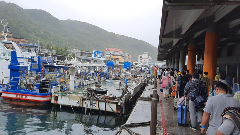 ▲綠島遊客多，台東縣府輔導島上業者加裝污水油脂截留器。（圖／NOWnews資料照，翻攝自綠島地方大小事臉書社團）