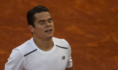 Raonic reacts after losing a point to Andy Murray during their quarterfinal match at the Madrid Open tennis tournament in Madrid, Spain, May 8, 2015. REUTERS/Sergio Perez