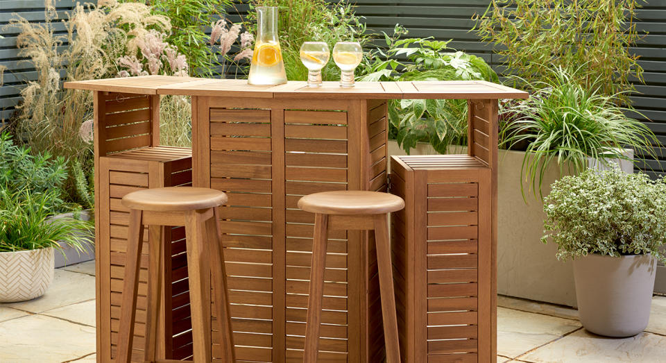 Argos is selling an outdoor bar for under £250. (Argos) 