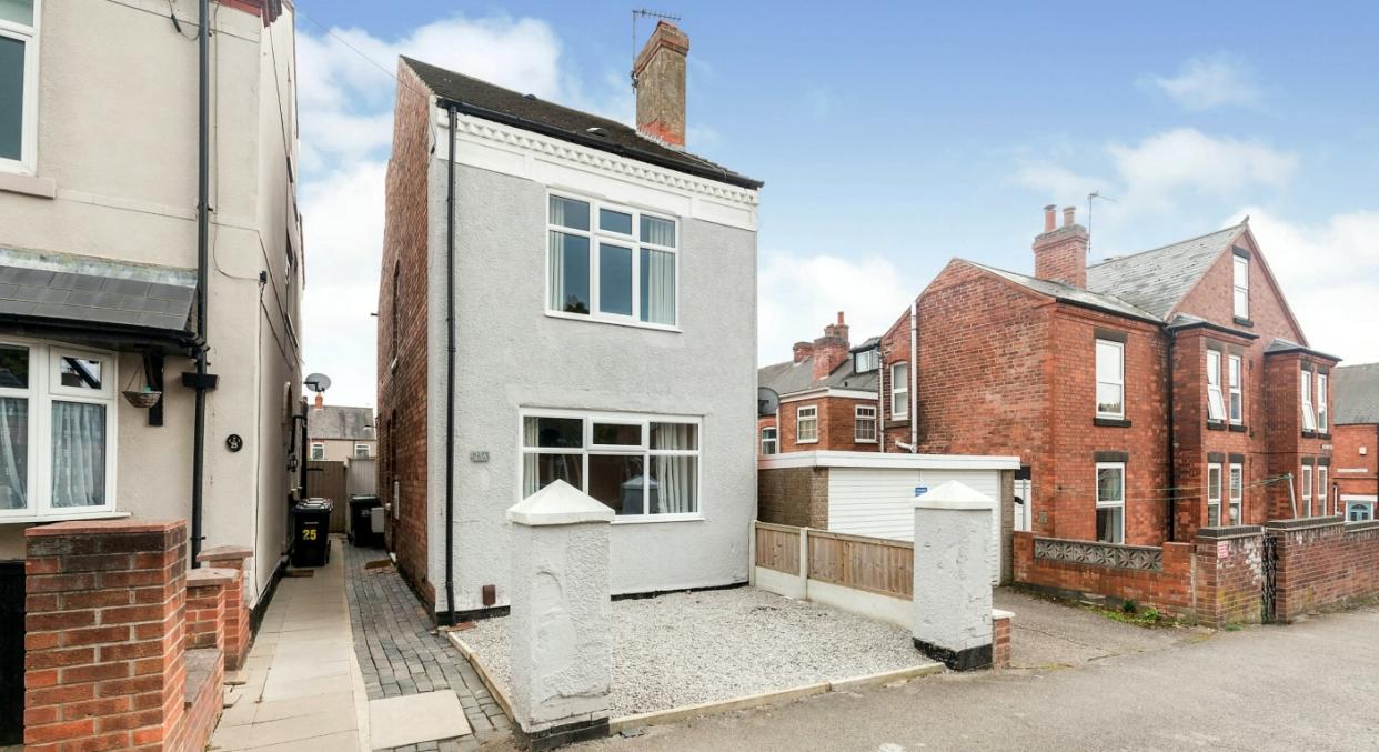 This tiny detached home is thought to be Britain's smallest  (SWNS)