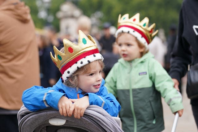 Children at Buckingham Palace
