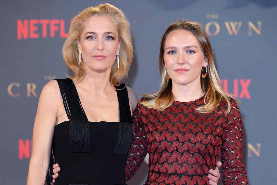 <p>Karwai Tang/WireImage</p> Gillian Anderson and daughter Piper Maru Klotz attend the World Premiere of Netflix