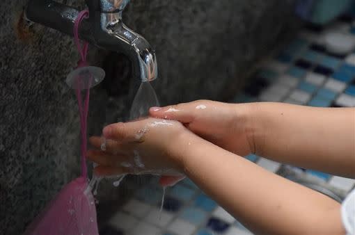 落實五件事，包括勤洗手，就是遠離病毒最好方式。（圖／Pixabay）