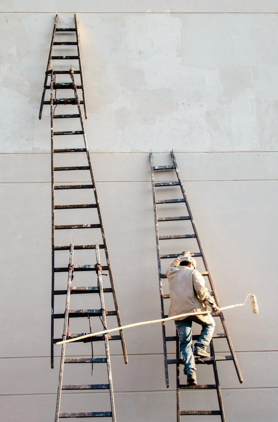 <p>A Paraguayan construction worker climbs a ladder on a new building. (Enrique Gimenez-Velilla) </p>