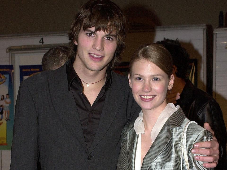 <p>Lange bevor er mit Demi Moore anbandelte und sie überhaupt ihre TV- und Filmkarriere startete, galten diese beiden Schauspieler kurzzeitig ein Traumpaar: Von 1998 bis 2001 waren Ashton Kutcher und January Jones in einer Beziehung. (Bild: Newsmakers/Getty Images)</p> 