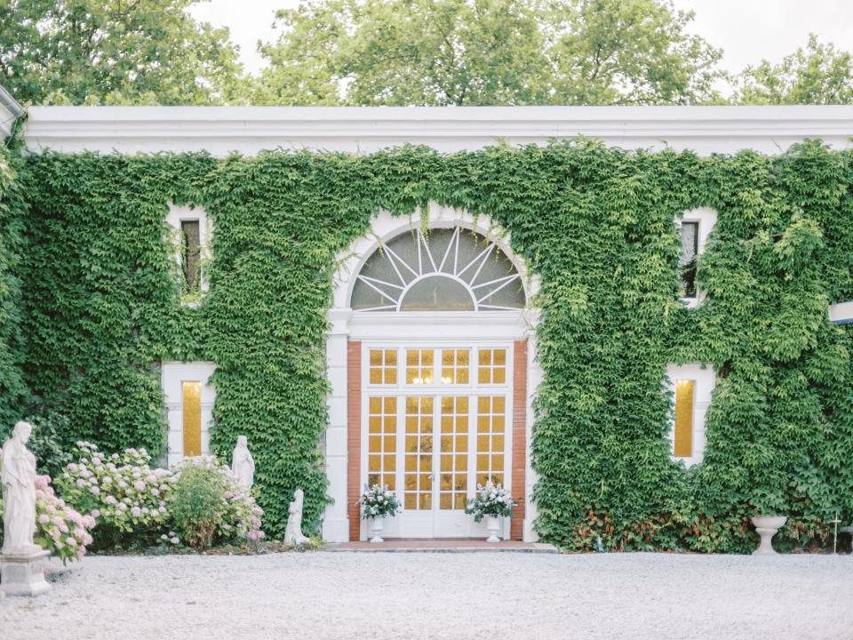 An image of the exterior of Chateau Saint-Joseph