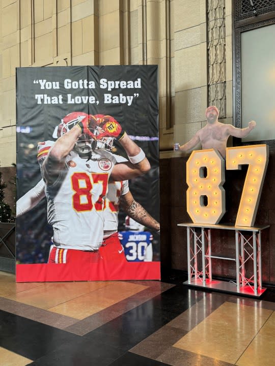 Travis Kelce photo opportunity at Union Station before Super Bowl LVIII. (FOX4 photo)