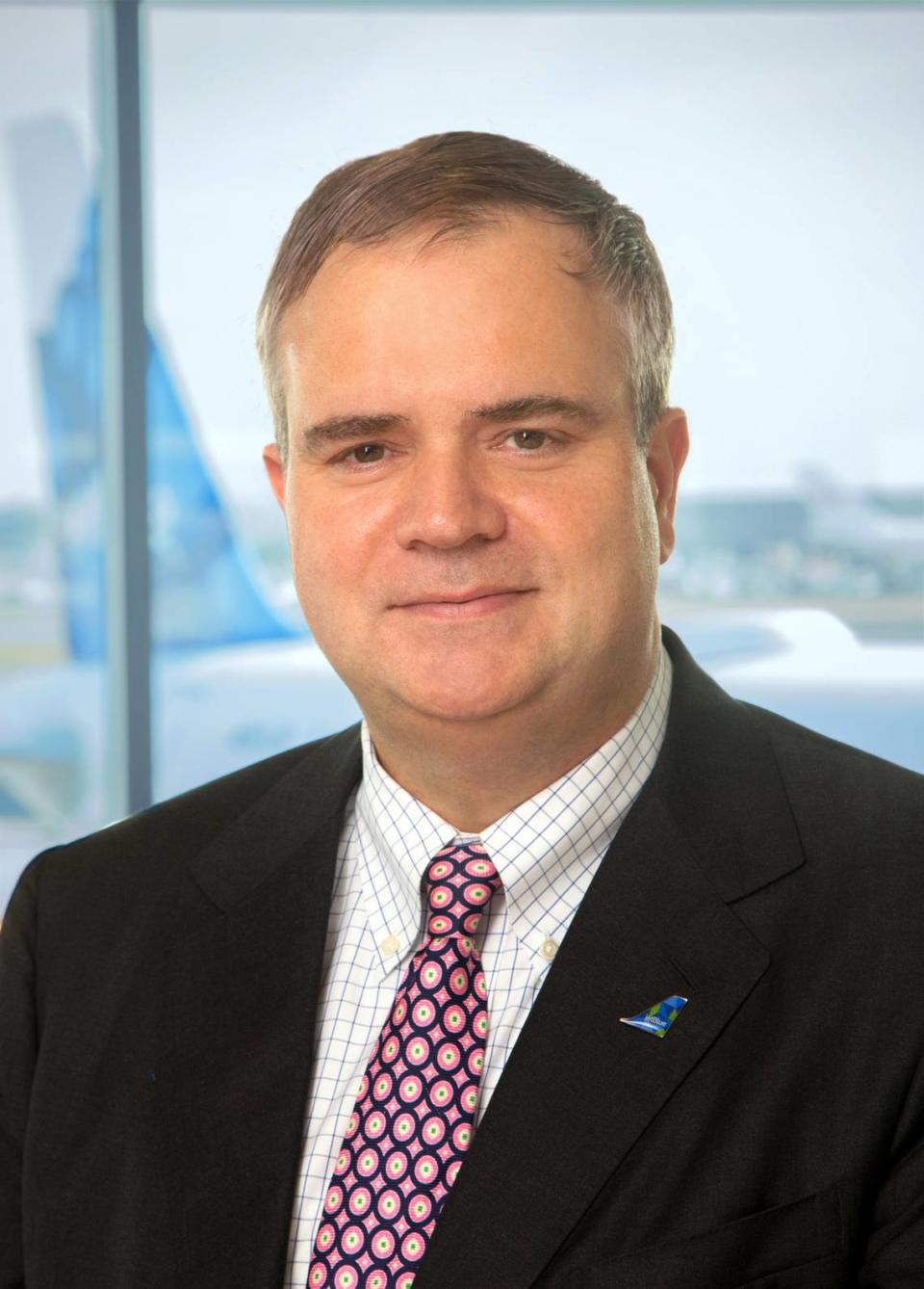 Robin Hayes, de 56 años, presidente ejecutivo de JetBlue, empezó a trabajar en el sector aéreo en 1989.