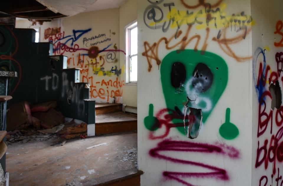 Grafitti and other vandalism on the walls inside the "highway house" on Billwood Highway in Dimondale, Thursday, Nov. 18, 2021.