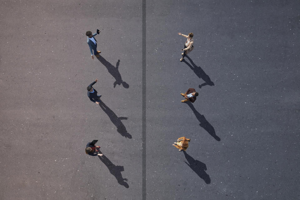 La polarización grupal es una pantalla a prueba de hechos entre los miembros del grupo y las realidades del mundo. [Foto: Getty Creative]