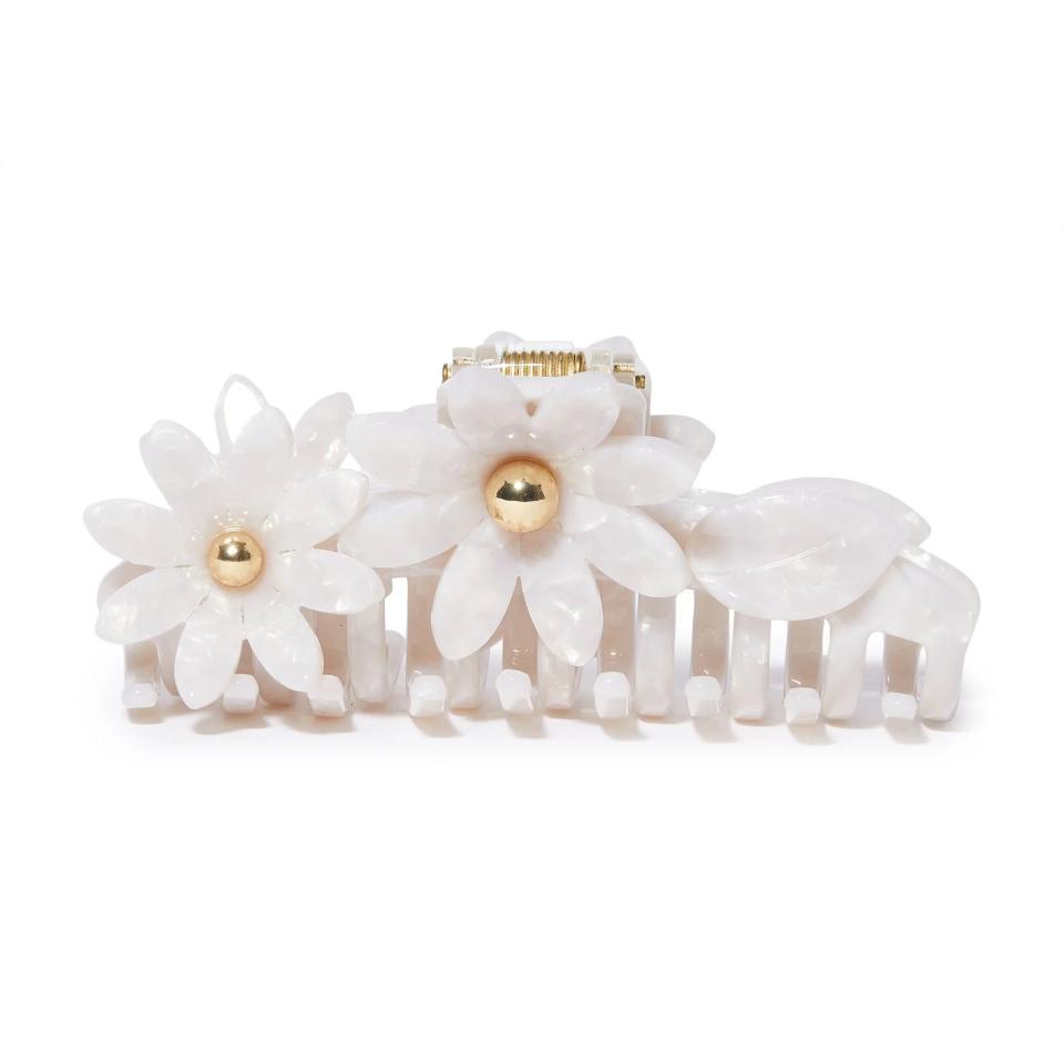 <p><a href="https://go.redirectingat.com?id=74968X1596630&url=https%3A%2F%2Fwww.nordstrom.com%2Fs%2Fpetunia-claw-hair-clip%2F7276322&sref=https%3A%2F%2Fwww.housebeautiful.com%2Fshopping%2Fg4768%2Fbest-friend-gifts%2F" rel="nofollow noopener" target="_blank" data-ylk="slk:Shop Now;elm:context_link;itc:0;sec:content-canvas" class="link ">Shop Now</a></p><p>Petunia Claw Hair Clip</p><p>nordstrom.com</p><p>$45.00</p><span class="copyright">Nordstrom</span>