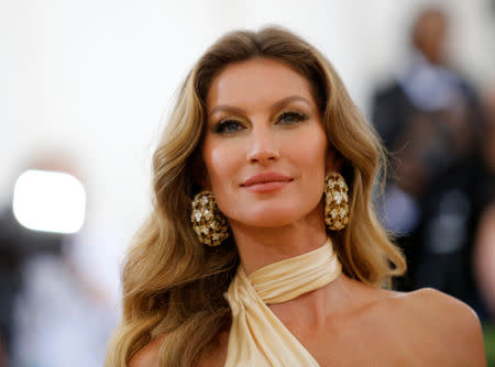 FILE PHOTO: Model Gisele Bundchen arrives at the Metropolitan Museum of Art Costume Institute Gala (Met Gala) to celebrate the opening of “Heavenly Bodies: Fashion and the Catholic Imagination” in the Manhattan borough of New York, U.S., May 7, 2018. REUTERS/Eduardo Munoz/File Photo