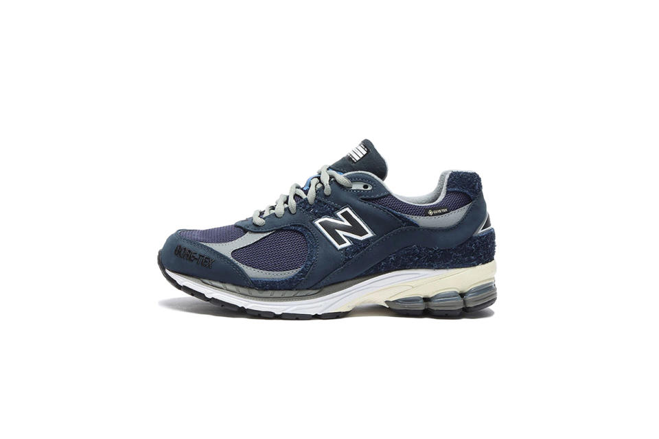 New Balance 2002R INVINCIBLE N.HOOLYWOOD GORE-TEX NAVY