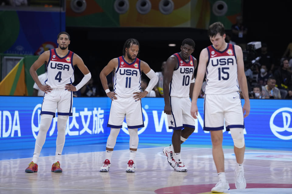 United States players react after the Basketball World Cup bronze medal game between the United States and Canada in Manila, Philippines, Sunday, Sept. 10, 2023. (AP Photo/Michael Conroy)