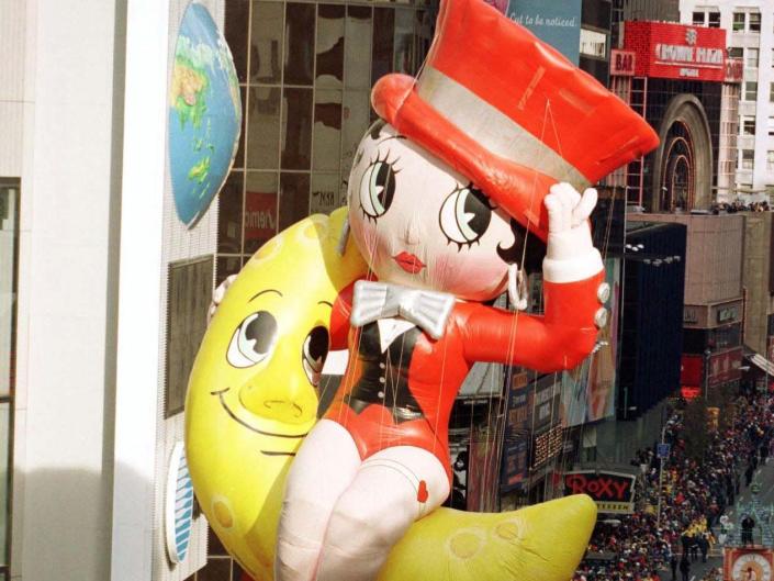 A Betty Boop balloon at the Macy&#39;s thanksgiving day parade in 1996