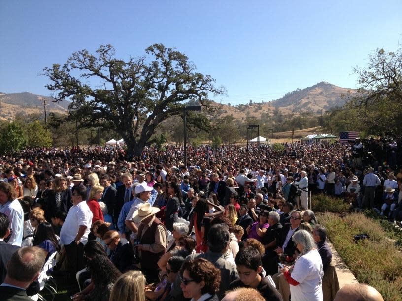 Some of the crowd at Pres Obama's Cesar Chavez event in Keene, CA. - <a href="https://twitter.com/OKnox" rel="nofollow noopener" target="_blank" data-ylk="slk:@OKnox;elm:context_link;itc:0;sec:content-canvas" class="link ">@OKnox</a>, via Twitter