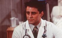 Er war der mal mehr (als Soap-Arzt Dr. Drake Ramoray, Bild), mal weniger (als Double für Al Pacinos Hintern) erfolgreiche Schauspieler, als Figur in "Friends" aber ungemein beliebt. Matt LeBlanc begeisterte als stets trotteliger, aber gleichermaßen liebenswürdiger Joey das Publikum so sehr, ... (Bild: Getty Images / Pressemitteilung)