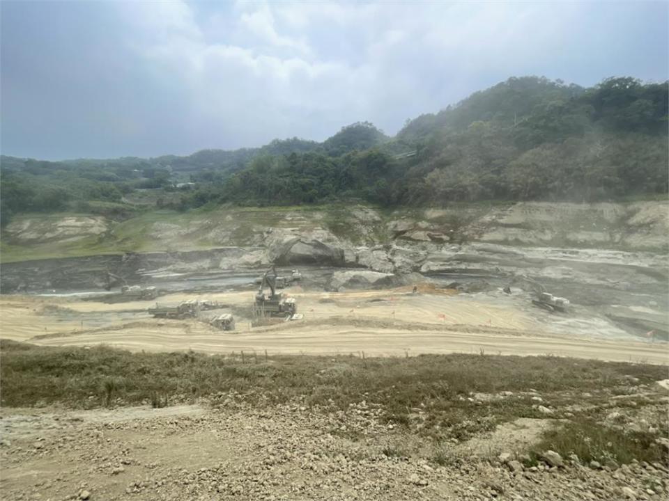 缺水！鯉魚潭水庫「百年遺跡」重見天日 空拍驚見台版「亞特蘭提斯」