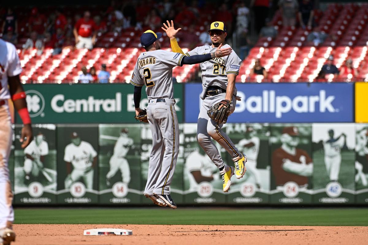 Brewers beat Cubs, Marlins magic number down to 1