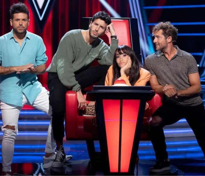 Imagen promocional de La Voz Kids 7 con los cuatro coaches: Pablo López, Sebastián Yatra, Aitana Ocaña y David Bisbal