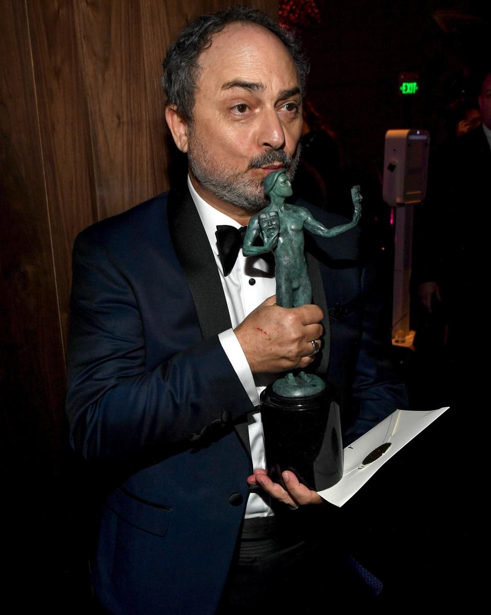 Kevin Pollak gives his statue (for <em>Marvelous Mrs. Maisel</em>'s win) a smooch.