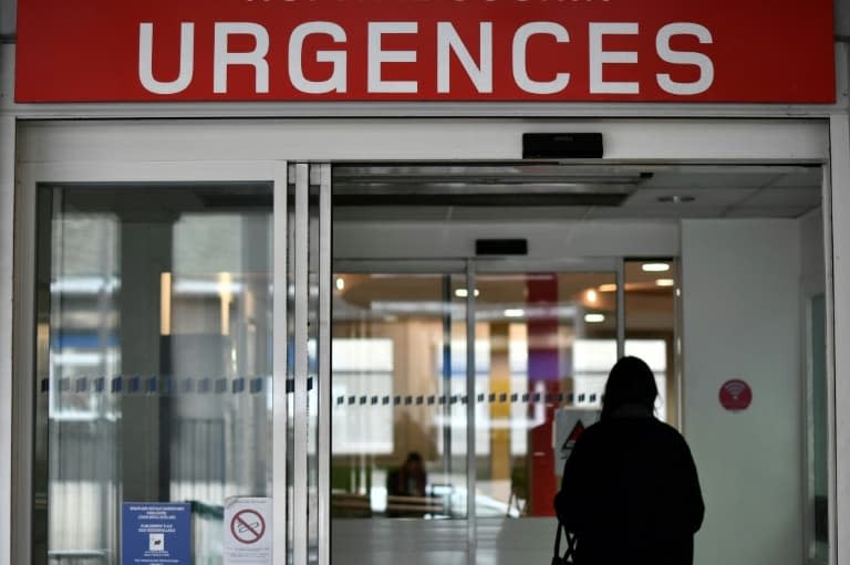 L'entrée des urgences de l'hôpital Cochin à Paris, le 11 janvier 2017 - PHILIPPE LOPEZ © 2019 AFP