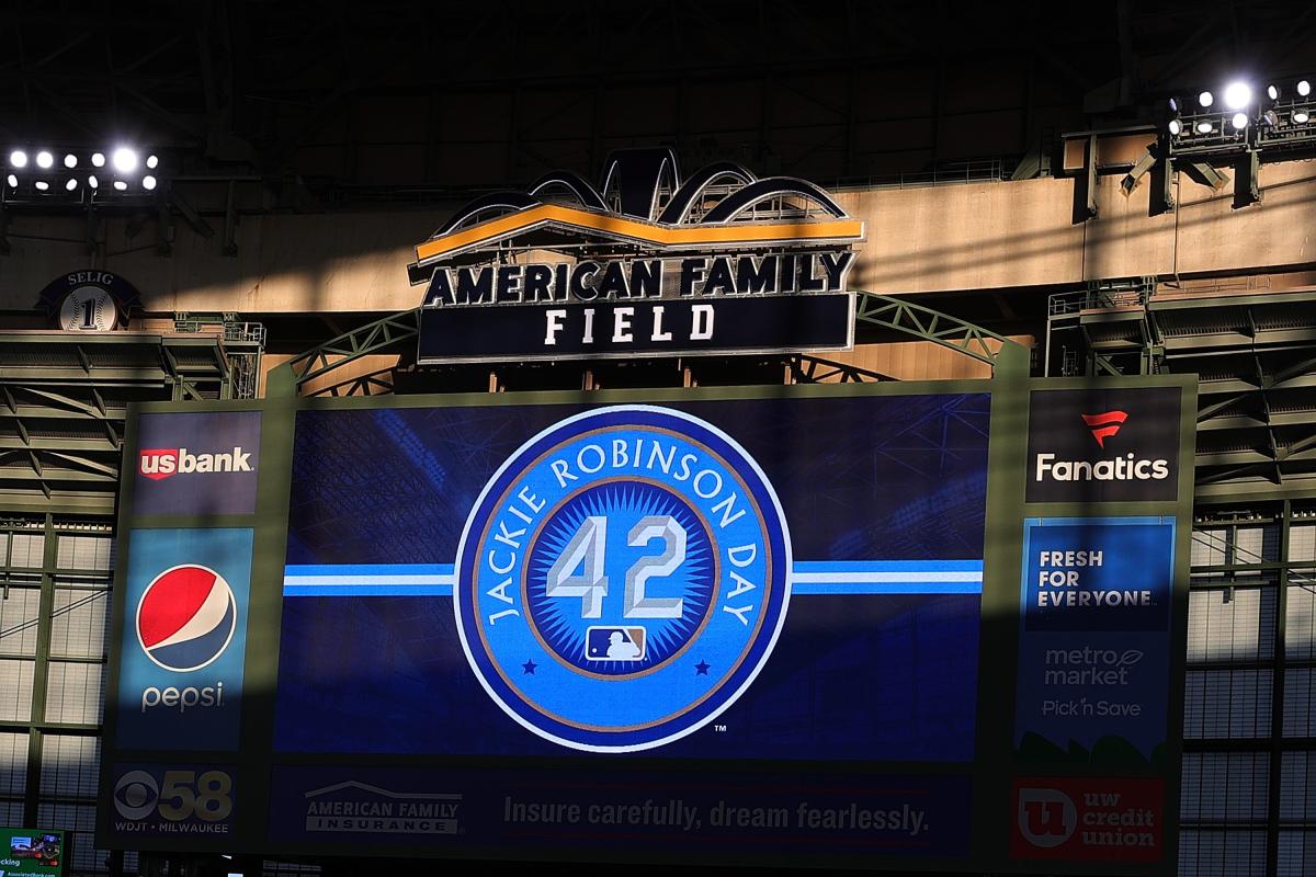 Christian Yelich says Brewers won for friend-zoned fan at Monday's game:  'Let's win one for Mark