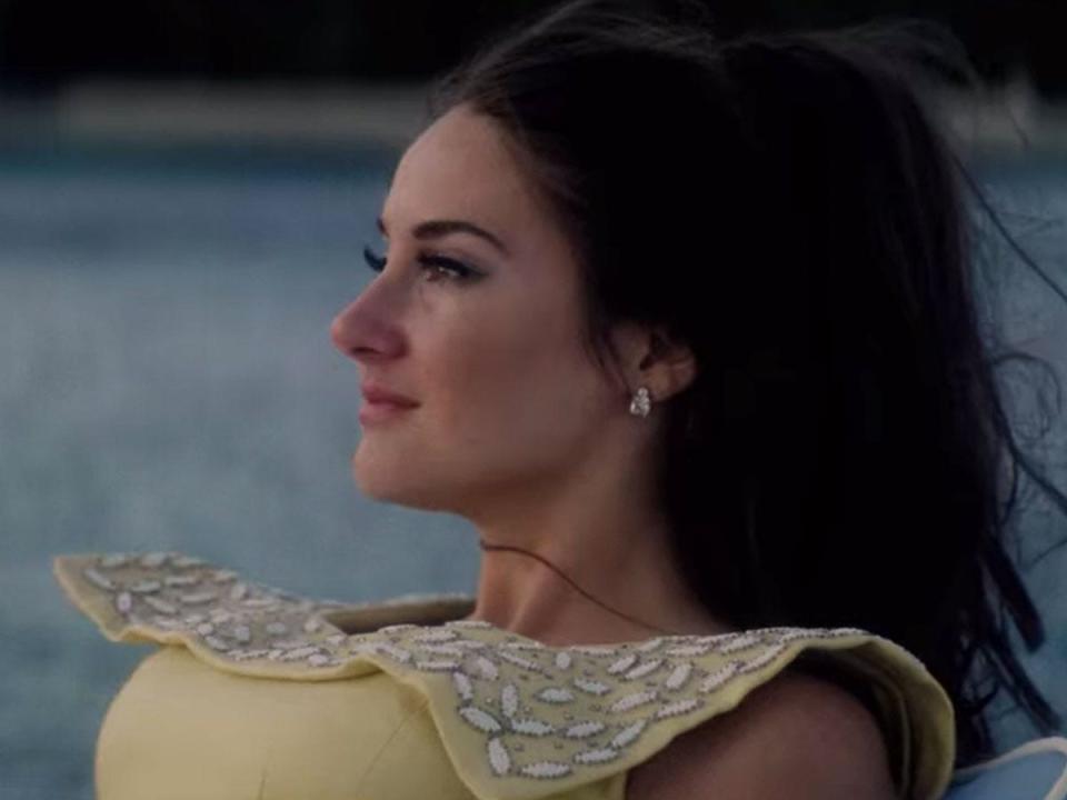 shailene woodley as jennifer on the boat in the last letter from your lover, side profile