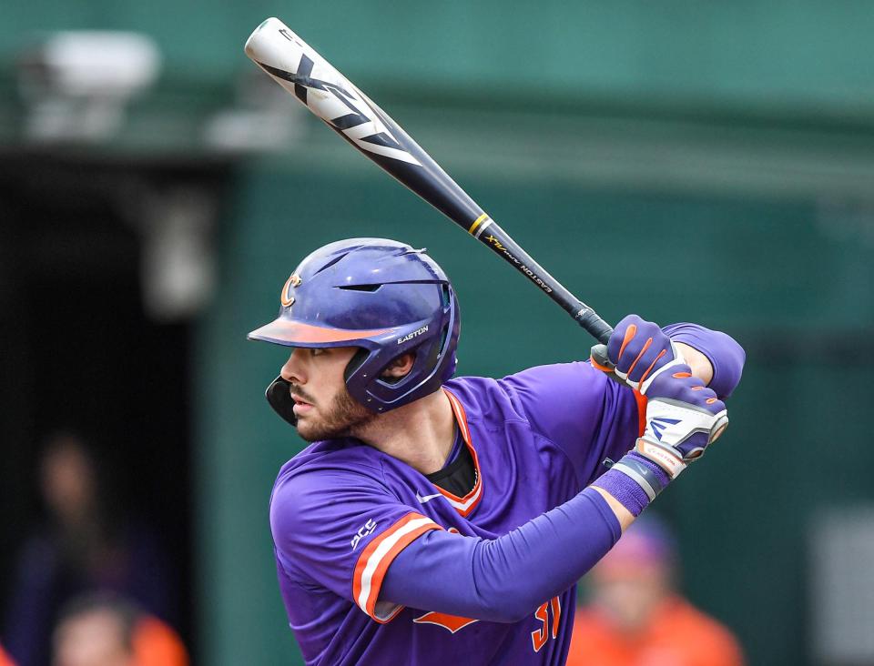 El estudiante de segundo año de Clemson, Caden Grice, se concentrará en batear y aún no en lanzar cuando comience la temporada de béisbol el viernes contra Indiana.