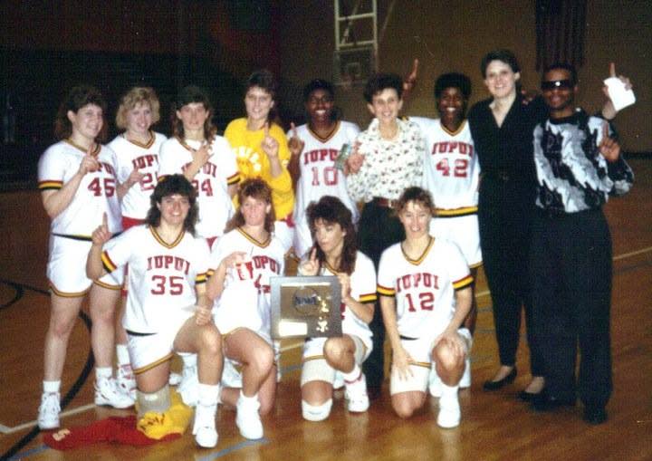 Kristin Pritchett Messmore (front left) is shown with her IUPUI teammates during her college playing days.