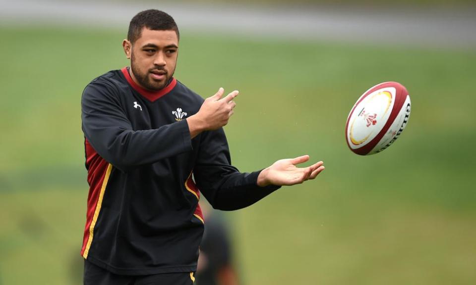 Taulupe Faletau takes part in a training session for Wales