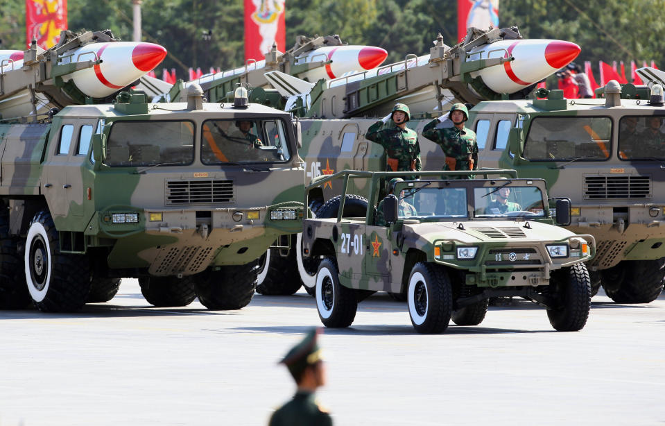 En Pekín desfilaron algunos de los misiles del ejército de China. (Photo by Feng Li/Getty Images)