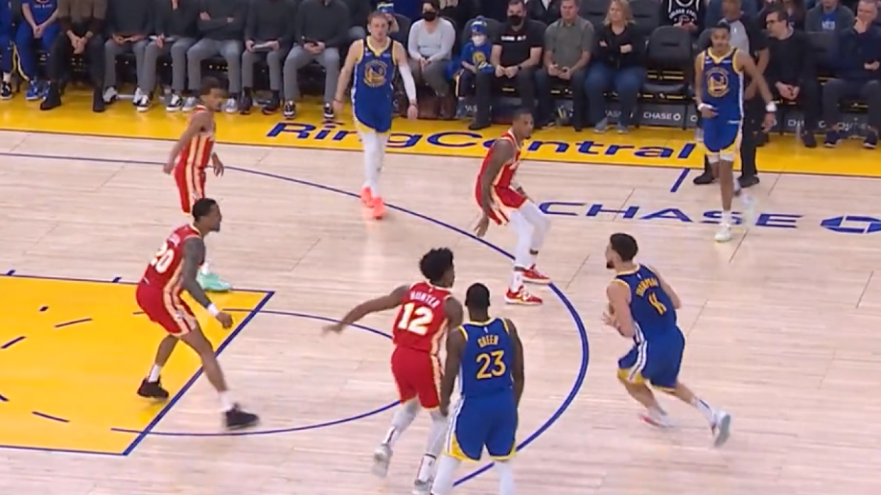 A San Francisco, les Warriors (9e) ont été piégés par Détroit (122-119). Mais Draymond Green a réussi un tour de passe-passe qui a bluffé les internautes