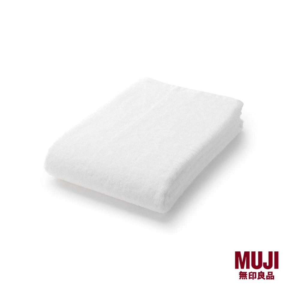 MUJI Pile Bath Towel w/ Further Option And Loop. (Photo: Shopee SG)