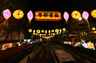 Golden coins and lanterns hanging along Eu Tong Sen Street and New Bridge Road. (PHOTOS: Kreta Ayer – Kim Seng Citizens’ Consultative Committee)