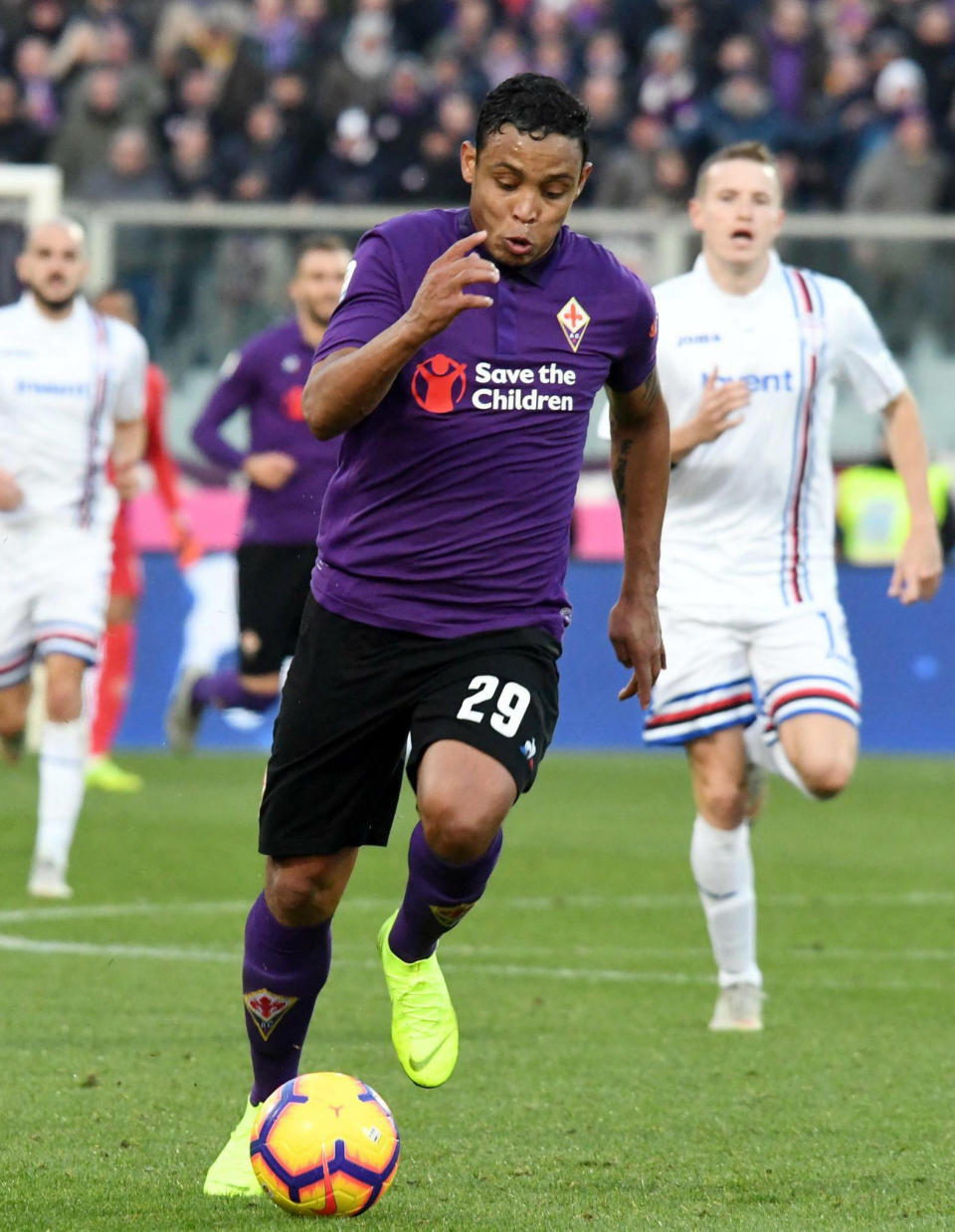 Fiorentina's forward Luis Muriel controls the ball during a Serie A soccer match between Fiorentina and Sampdoria at the Artemio Franchi stadium in Florence, Italy, Sunday, Jan. 20, 2019. (Claudio Giovannini/ANSA via AP)