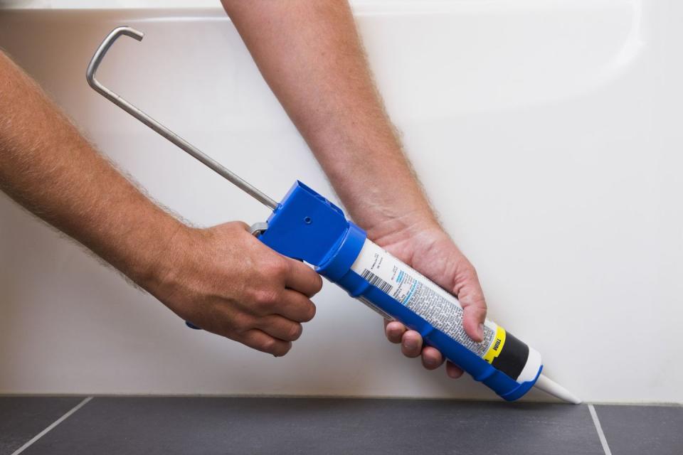 Caulk Bathtub or Shower