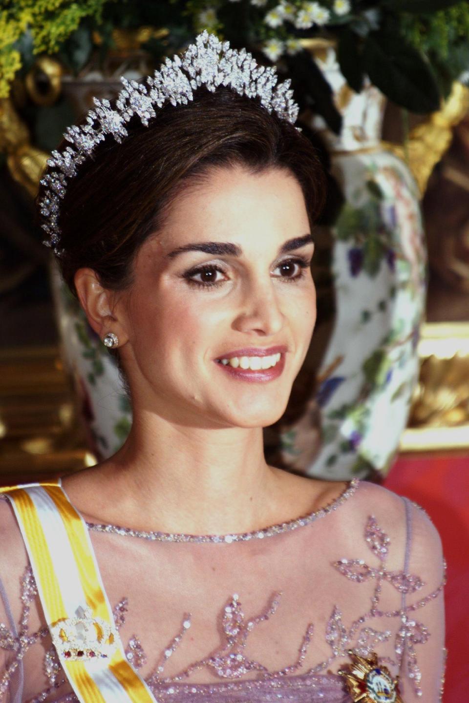 queen rania of jordan Queen Alia's Cartier Tiara, MADRID, SPAIN: Head shot of Jordan' s Queen Rania who attends a gala dinner, 20 October 1999 at the Royal Palace in Madrid, in honour to her husband King Abdallah. (Photo credit should read CHRISTOPHE SIMON/AFP via Getty Images)