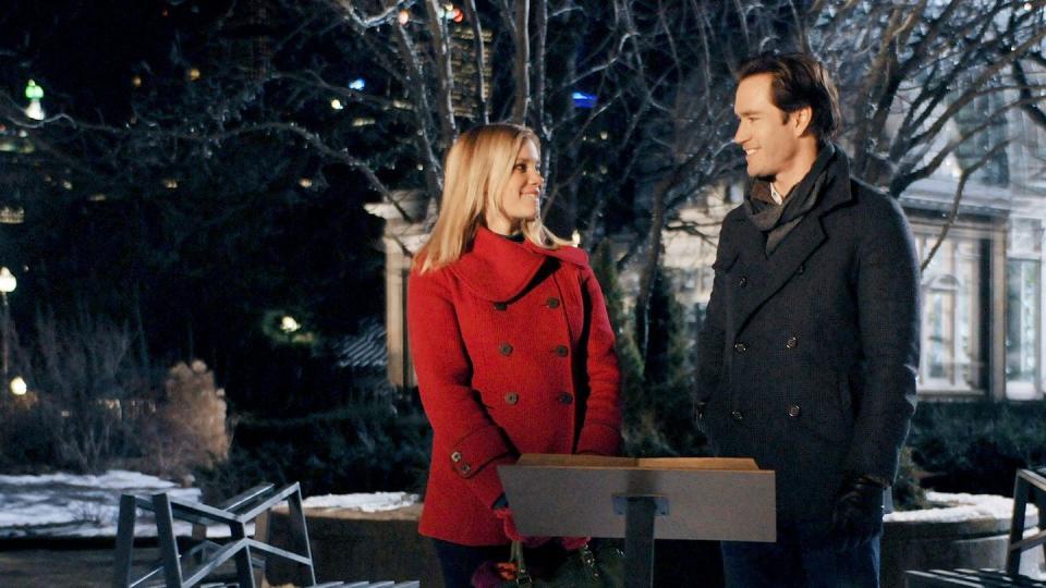 34) 12 Dates of Christmas (2011)