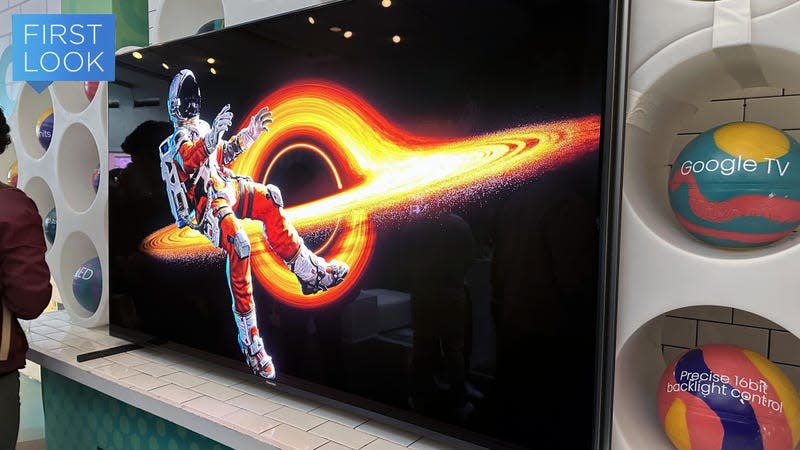 The showcase space definitely wasn’t great for watching TV, though it did help show off Hisense’s anti-glare coating. - Photo: Kyle Barr / Gizmodo