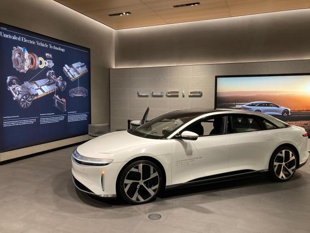 Arizona electric vehicle maker Lucid announces plans to lay off nearly  1,000 in Casa Grande