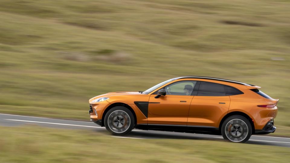 Erstes SUV von Aston Martin: Der DBX ist ungewöhnlich flach gezeichnet.