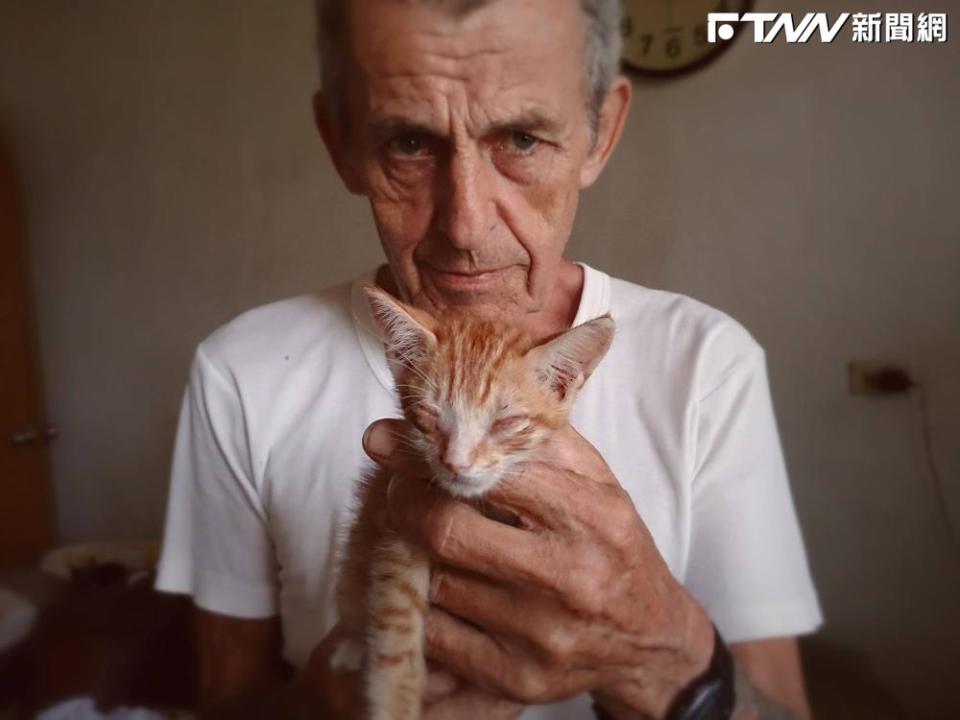 馬爺爺Jerry獨自來台灣超過30年，定居在高雄林園區，生前最多收容200多隻流浪貓。（圖／餵貓英國人馬爺爺Jerry臉書）