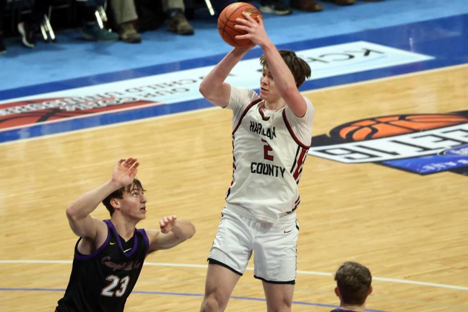 Harlan County’s Trent Noah (2) is one of three incoming freshmen set to play on Mark Pope’s first Kentucky basketball team next season.