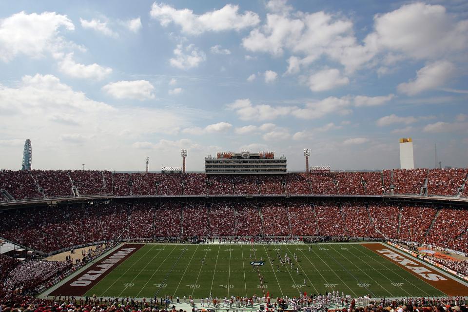 DALLAS – OCTOBER 11: A general view of the Oklahoma Sooners and the Texas Longhorns during the Red River Rivalry at the Cotton Bowl on October 11, 2008 in Dallas, Texas. (Photo by Ronald Martinez/Getty Images)