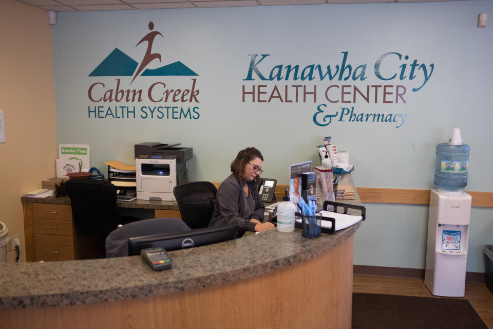 The waiting room of the Cabin Creek clinic in the Kanawha City&nbsp;neighborhood of&nbsp;Charleston. (Photo: Roger May for HuffPost)